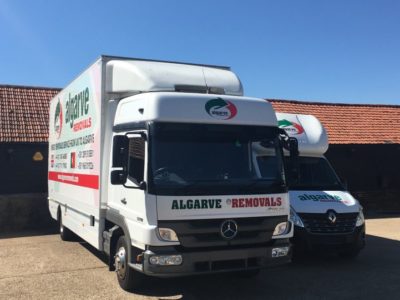 Lorry and Renault in yard NO PLATES